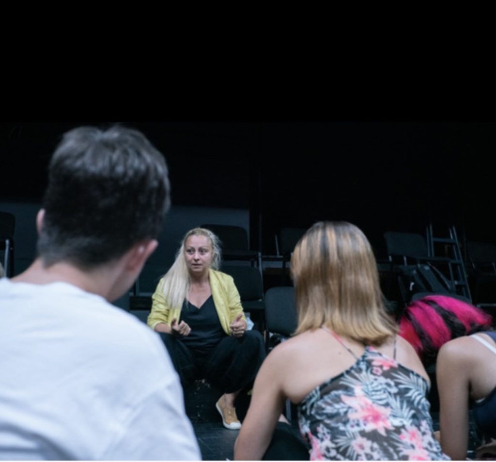 Andreea Grămoșteanu: “Una dintre cele mai frumoase lecții pe care o învăț de la adolescenți este cea a curajului” 2 Andreea Grămoșteanu: “Una dintre cele mai frumoase lecții pe care o învăț de la adolescenți este cea a curajului”