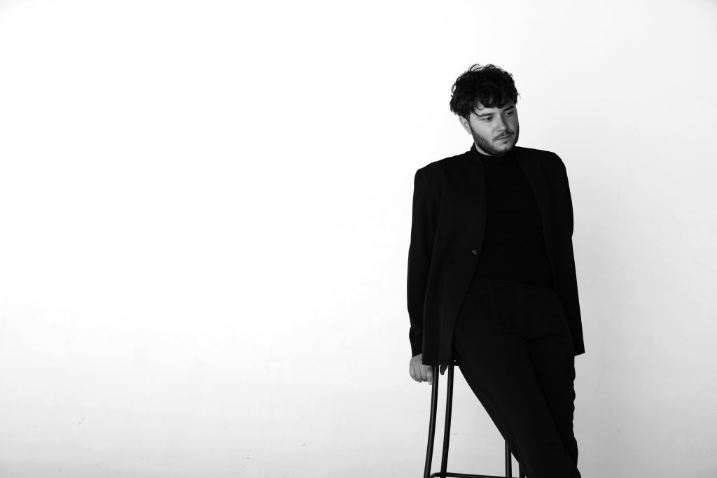 Călin Țopa: “AI-ul trebuie să rămână un partener care îmi amplifică creativitatea, nu un substitut al propriei voci artistice” 5 Călin Țopa: “AI-ul trebuie să rămână un partener care îmi amplifică creativitatea, nu un substitut al propriei voci artistice”