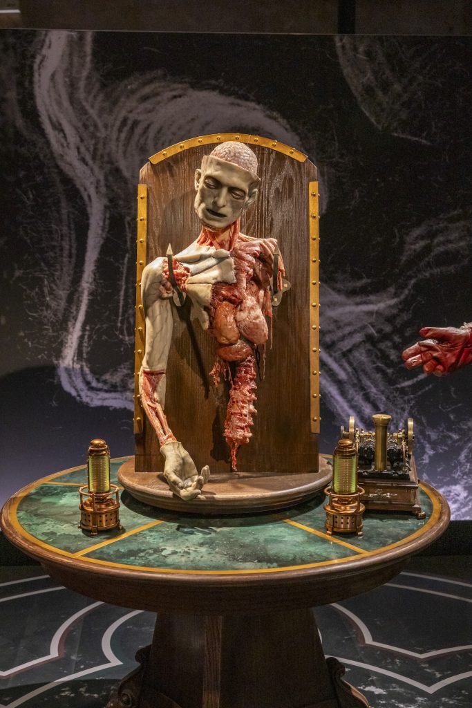 Culisele producției “Frankenstein”, noua senzație de pe streaming 9 Culisele producției “Frankenstein”, noua senzație de pe streaming