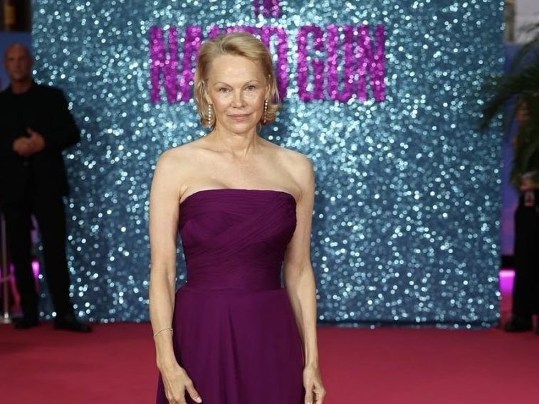 THE UPDATE: Helen Mirren premiată în 2026, “Hamnet” cucerește publicul la nivel mondial, Sebastian Stan pe val 3 THE UPDATE: Helen Mirren premiată în 2026, “Hamnet” cucerește publicul la nivel mondial, Sebastian Stan pe val